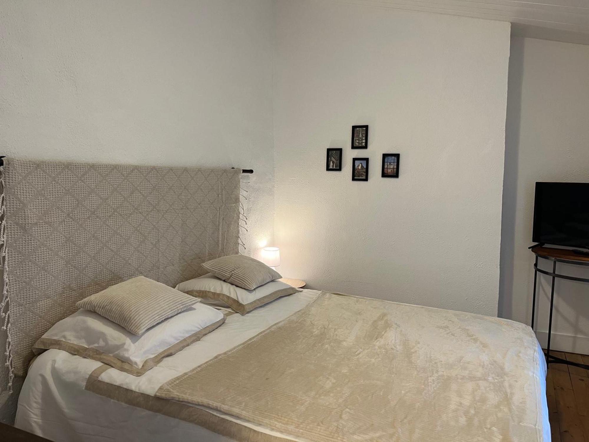 La Cour Carree Hotel Perrier ภายนอก รูปภาพ