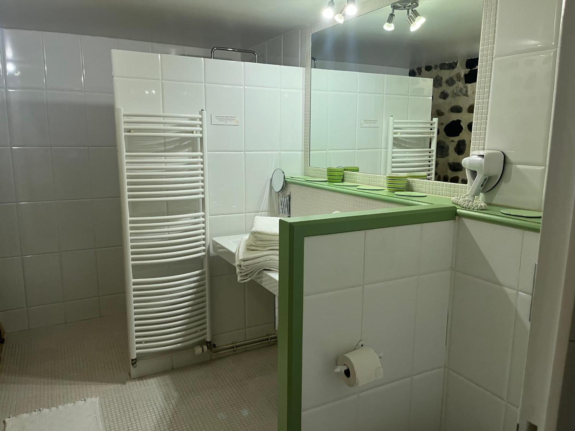 La Cour Carree Hotel Perrier ภายนอก รูปภาพ