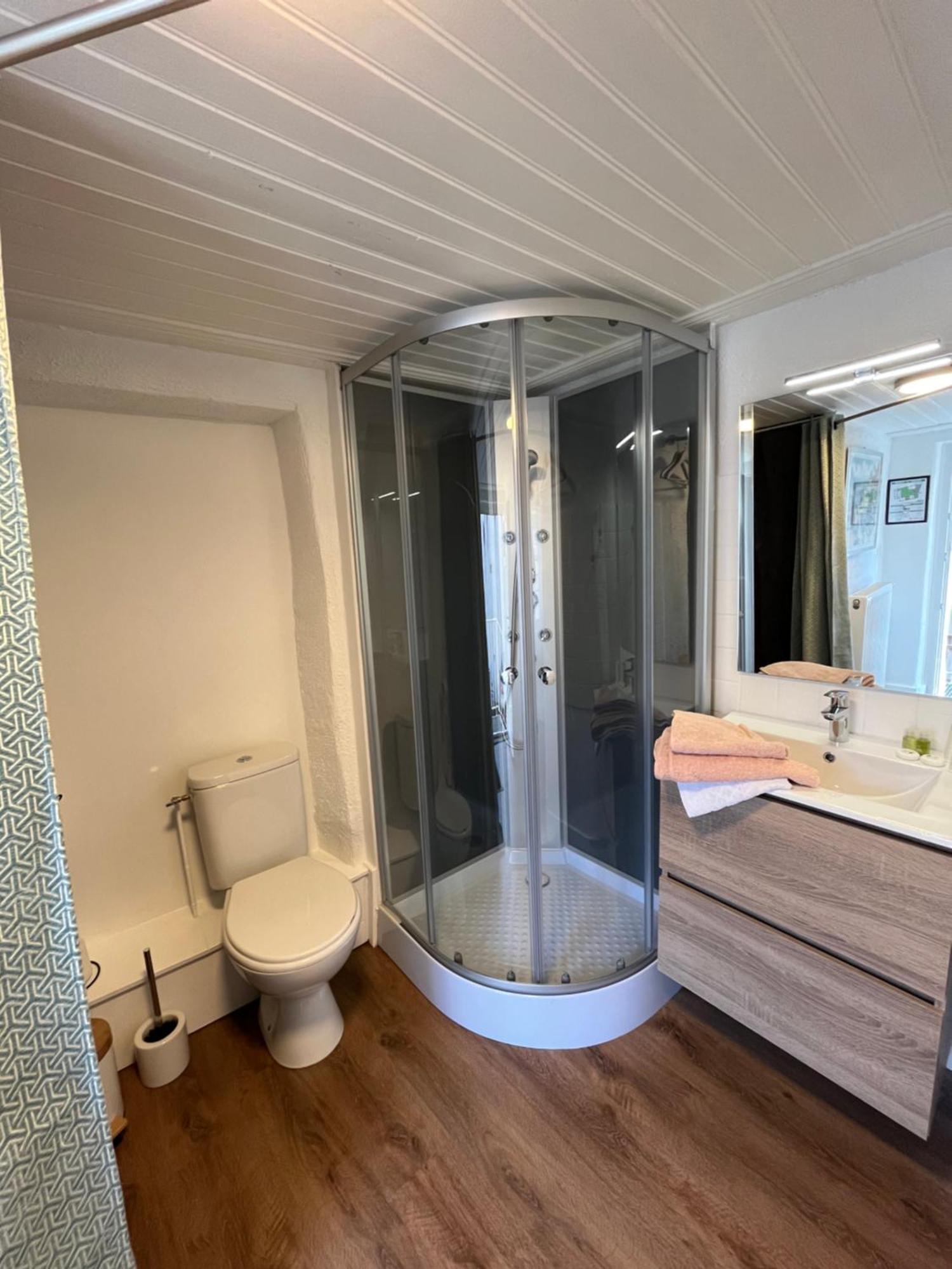 La Cour Carree Hotel Perrier ภายนอก รูปภาพ