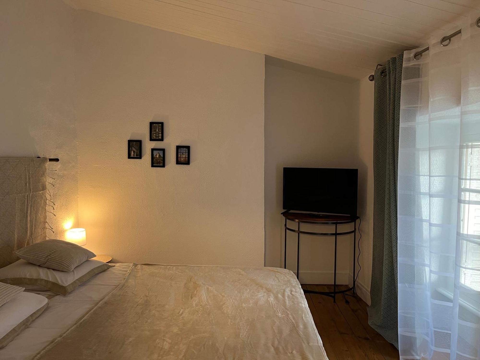 La Cour Carree Hotel Perrier ภายนอก รูปภาพ