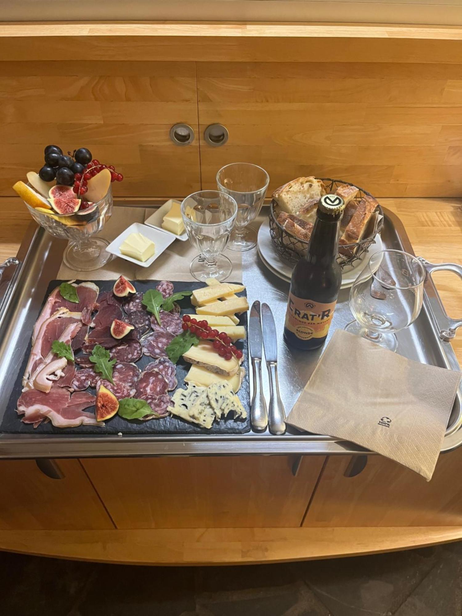 La Cour Carree Hotel Perrier ภายนอก รูปภาพ