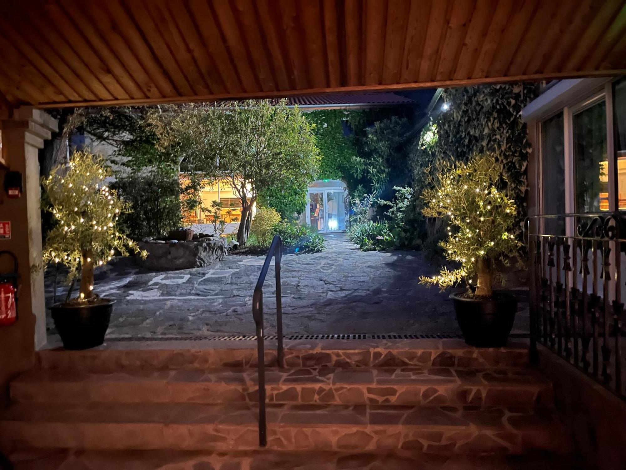 La Cour Carree Hotel Perrier ภายนอก รูปภาพ