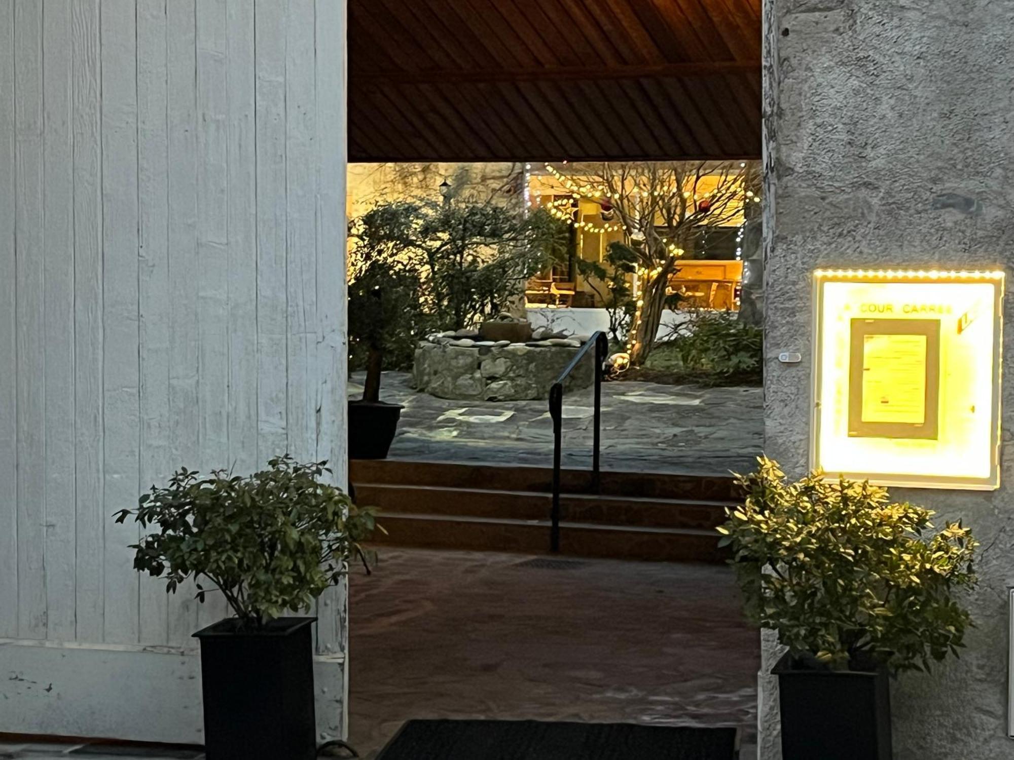 La Cour Carree Hotel Perrier ภายนอก รูปภาพ
